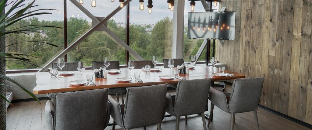 Забронированный столик в ресторане. Столы для кафе. Ресторан фон. Бронирование столиков в кафе. Тц семеновский кафе руккола.